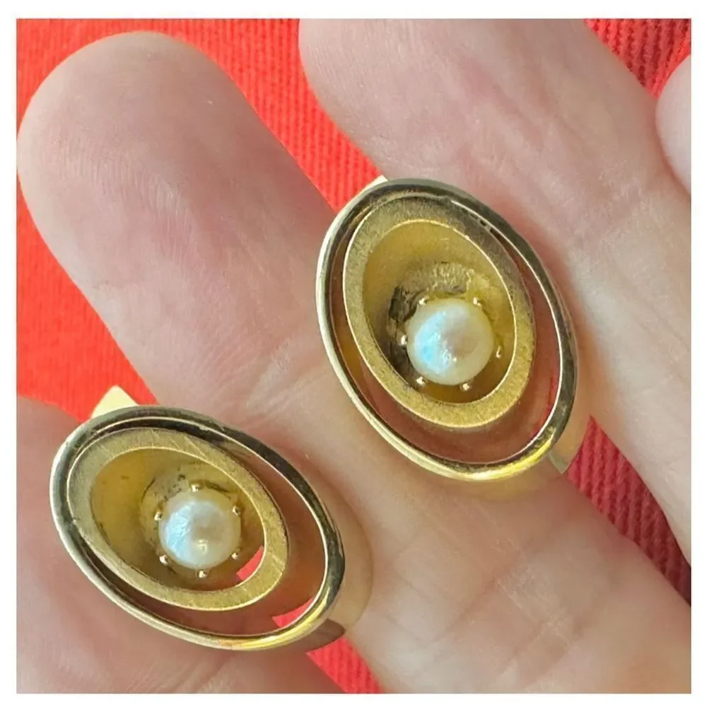 Gold tone vintage pearl cufflinks